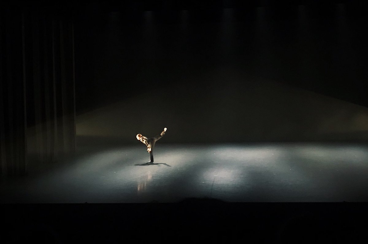 IsraelSpotlight's tweet photo. The second performance of the night: Shedding Eve, a solo work loosely based on the biblical character Eve. #SpotlightIsrael https://t.co/gURt36Csur