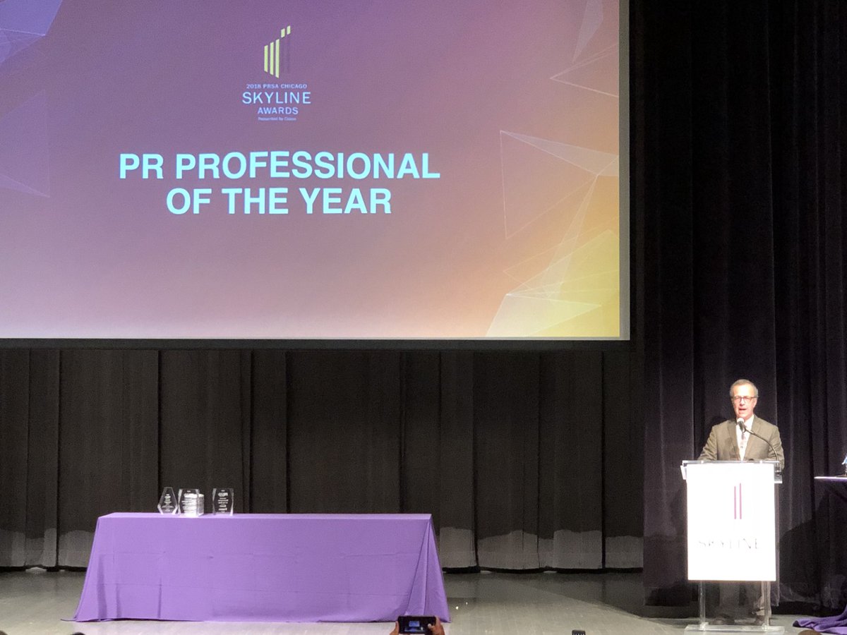 Jacqdrust's tweet photo. Ron Culp presenting the PR Professional of the Year award to Scott Farrell! #2018SkylineAwards #PRAD595 @PRSAchicago https://t.co/15FgibnOd8