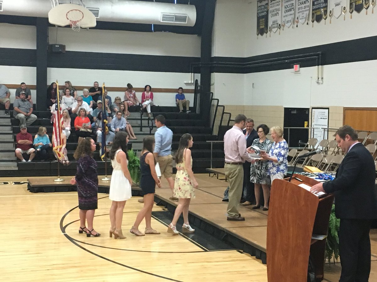 JohnZesiger's tweet photo. Congratulations to all the @MV_Knights Academic & Scholarship Award winners, and thank you to all the parents, guardians, & families for supporting our students academic endeavors ๐ #MVProud #PuttingAcademicsFirst https://t.co/xhLryQJcre