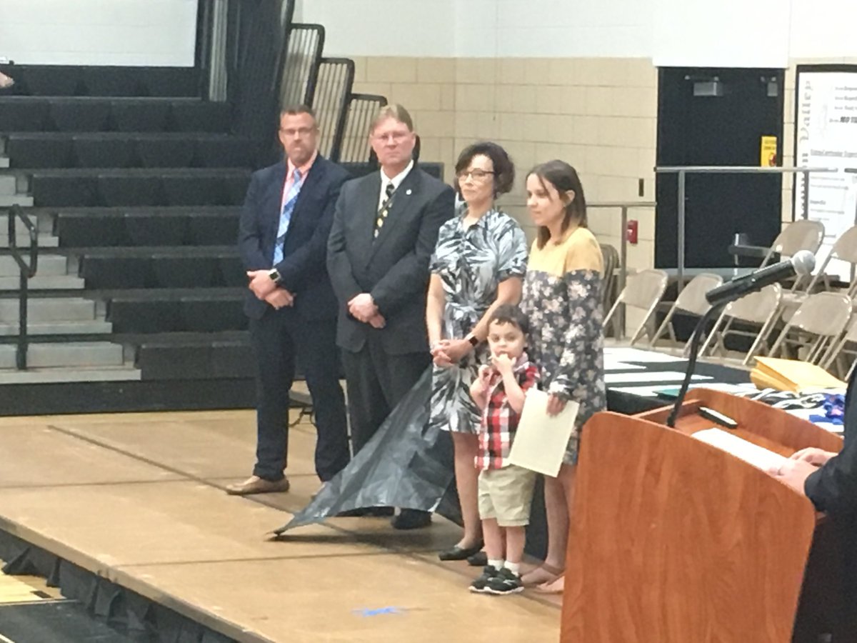 JohnZesiger's tweet photo. Congratulations to all the @MV_Knights Academic & Scholarship Award winners, and thank you to all the parents, guardians, & families for supporting our students academic endeavors ๐ #MVProud #PuttingAcademicsFirst https://t.co/xhLryQJcre