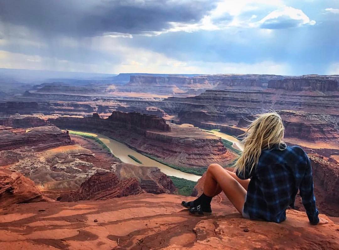 #NatureWomenWednesday
Happy Wednesday. Hope you get to experience a little of nature today! 🌎
.
.
.
🌎: Dead Horse Point State Park
📷: @adventurousoutdoorbrand
#NatureNestd #Nature #Earth #Wilderness #DeadHorsePoint #Outdoors #Landscape #USA #America #Travel #StatePark