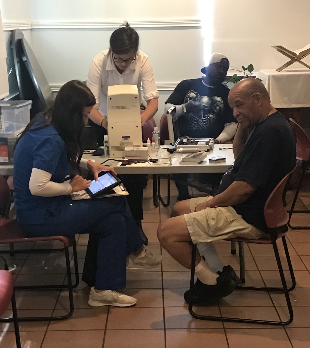 HFOptimEyes's tweet photo. #OptimEyes is proud to give back and volunteer with the @CapSoupKitchen. Time is so precious, make it count!
#Giveback #Volunteer #SoupKitchen #Buildingacommunity #Connections #EyeCare #EyeWear #Communityservice #MichiganProud #DetroitBased #Eye #Center #Vision #Love https://t.co/40Q3MJCaM8