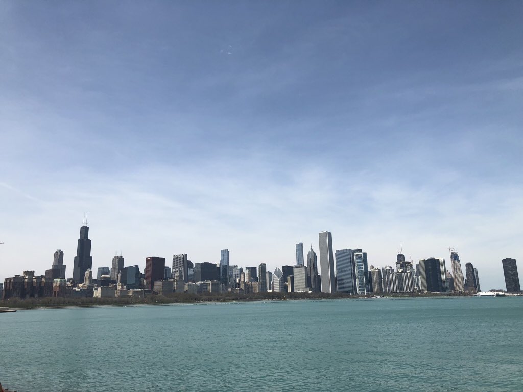 ChooseChicago's tweet photo. @VisitHouston @MFAH @artinstitutechi @DavidSchwimmer @HermannPark @Millennium_Park Whoops. Did we forget to mention the 18 miles of lakefront that you can access from the park? Our bad. #BattleOfTheBeans https://t.co/0FQDaZiMRl