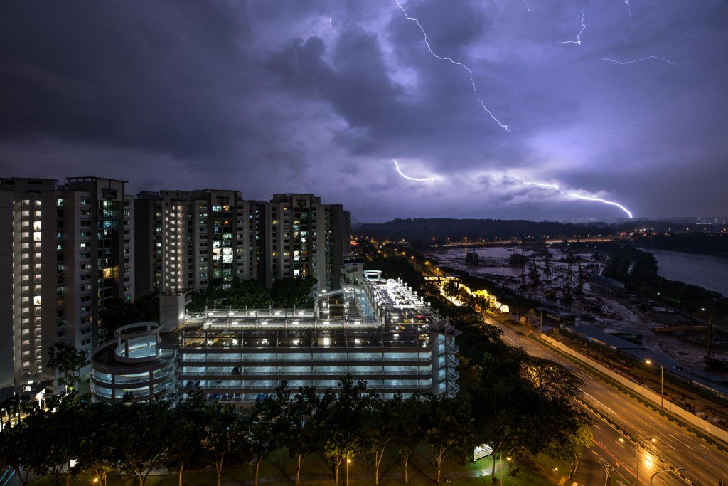 ultrawidelife's tweet photo. Lightning Capital of the World – Singapore https://t.co/uB1ldd0lco https://t.co/MpJSz73VoO
