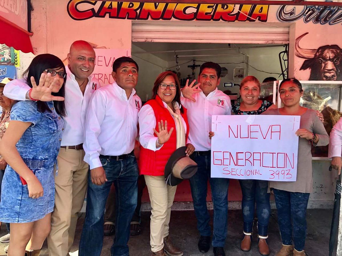 nglapaz's tweet photo. Día 7: Recorrido con nuestra amiga Esthela Vazquez Arias por Cabecera Municipal, sabemos que es una zona con muchas necesidades pero vamos a trabajar de la mano Contigo. 👊🏻👍🏻👌🏻✌🏻
#NuevaGeneracionLaPaz
#PriLaPaz
#PRI
#EstoyContigo
#TeEscucho
#VamosPorLosCinco
#VamosAGanar https://t.co/b8vPvRQAHB