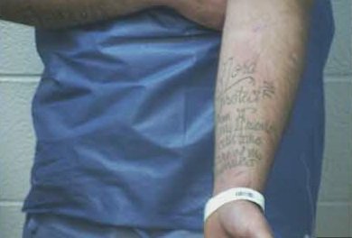 TBInvestigation's tweet photo. NEW PICTURES: Here are pictures of tattoos Steven Wiggins has on his arms and shoulders. Again, if you spot him, do not confront him. Call 911 immediately!

MORE DETAILS: https://t.co/cBhAwnXcZI https://t.co/tZ80EmUyqO