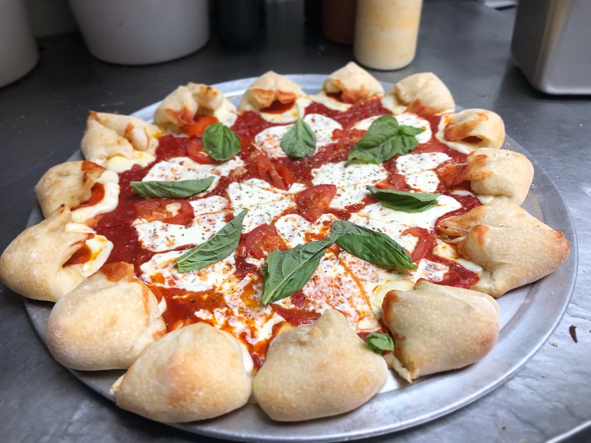 spinellistempe's tweet image. Retweet if you would eat this stuffed crust margarita 🍕. If we get enough retweets we will make this pizza our special for the weekend🇮🇹 #spinellis #spinellistempe #spinellispizza #downtowntempe #food #pizza #pizzatime #foodie #italianfood #bestfriend pizzaparty