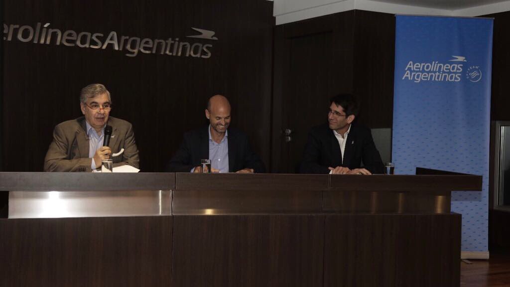 Hoy, después de dos décadas <a href="/aerolineas_ar/">Aerolíneas Argentinas</a> presentó los balances en tiempo y forma. Esta empresa pertenece a todos los argentinos, por eso ser transparentes es nuestra obligación. Pueden verlos en: aerolineas.com/balances.