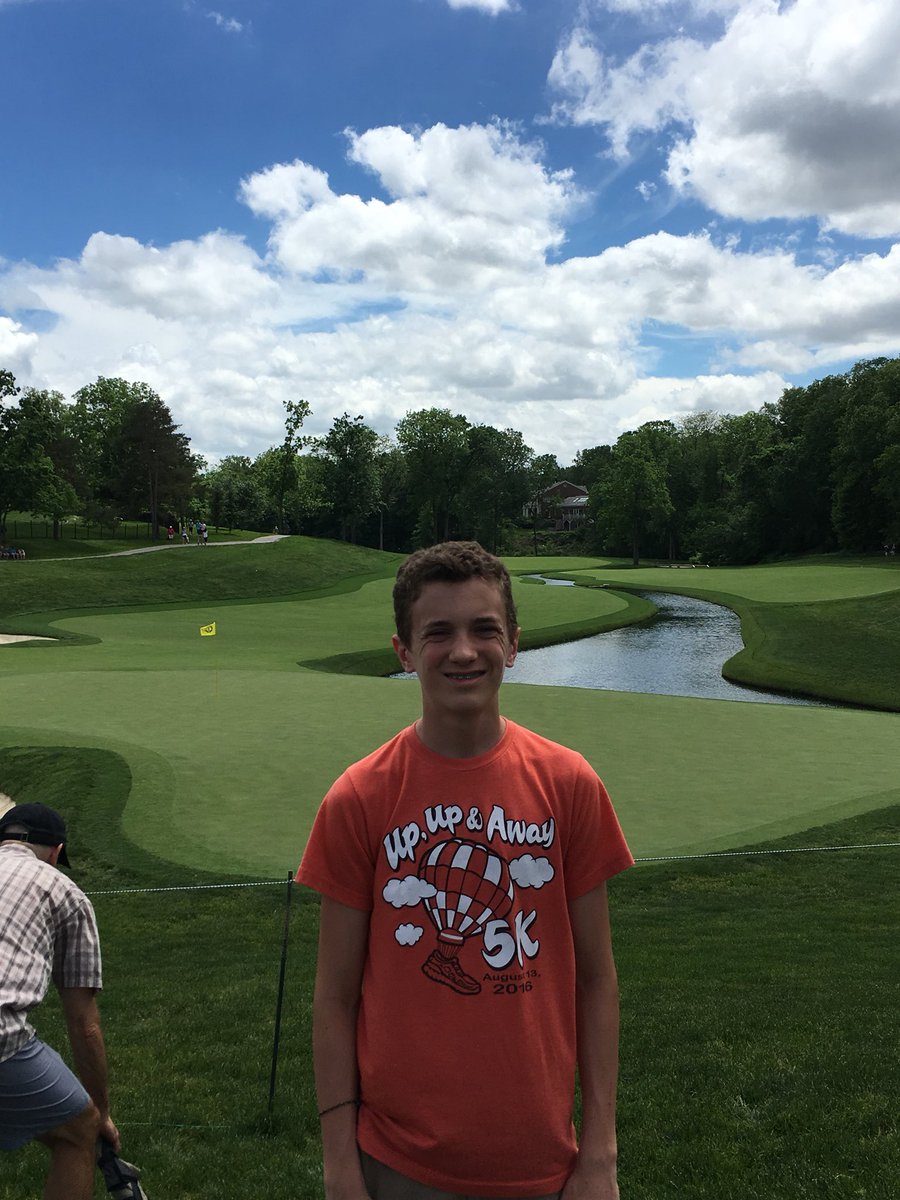 MattinFindlay's tweet image. Got to spend the day @MemorialGolf with my son. Practice round was packed. Tiger paired with Payton Manning #tigereffect