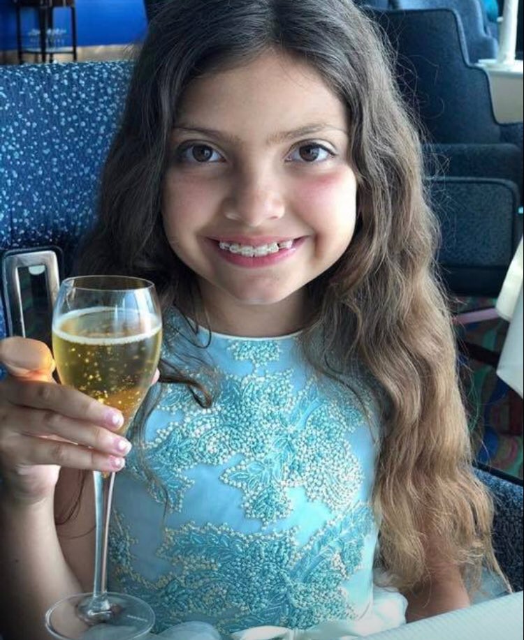 RealTeaReality's tweet photo. Sophia drinking...something bubbly? #teenmomog #farrahabraham .@F1abraham what is this? Champagne 🥂? https://t.co/pyr1fq0tnf