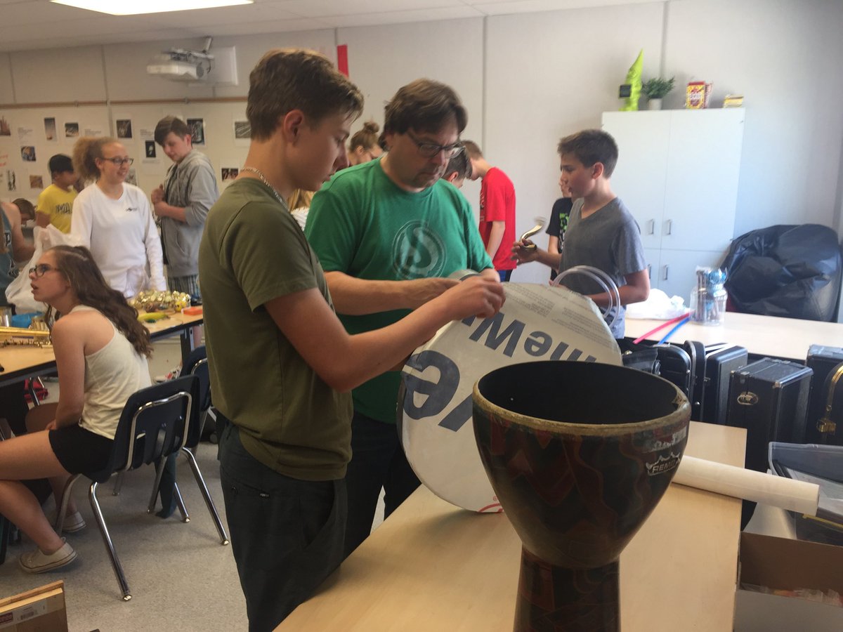 artsnut's tweet photo. Thanks to Brent Ghiglione for giving us a hand! https://t.co/E5sKbpREA5