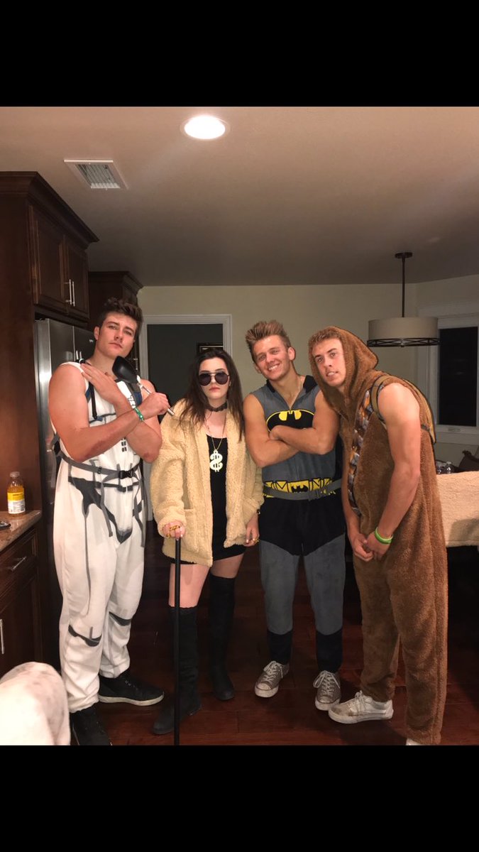 Cole_French2's tweet photo. Happy birthday nico love you brotha @nicolai_k7 👆🏻🌮#ilikestuff https://t.co/PeTJGG5Hg7