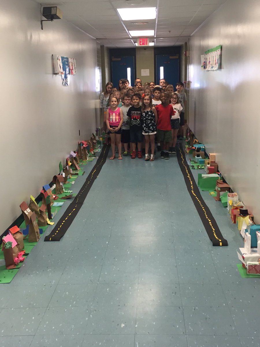 VacekBridget's tweet photo. @therivierabeach Restorative practices at work as first graders work together to create our community! https://t.co/fYEhCG7gVF