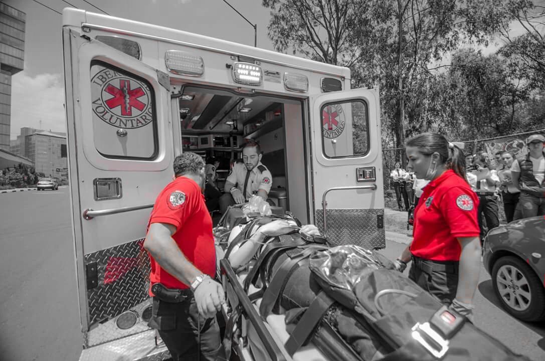 Crear un México mejor no es responsabilidad de una persona. ¿Qué estás haciendo tú por México? #Voluntarios 🚑