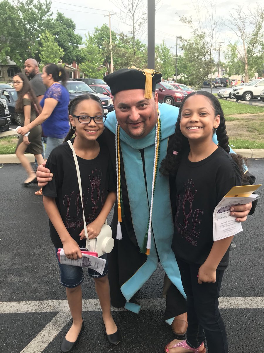 _VikingNation_'s tweet photo. @_VikingNation_ best part of the graduation was celebrating with future Waite Graduates!! Class of 2026!! Hire me someday I will work for you!! @TPSProud @romules_ #vikingsfirst #vikingsforlife #serving05ersfirst https://t.co/TxEoxVruIX