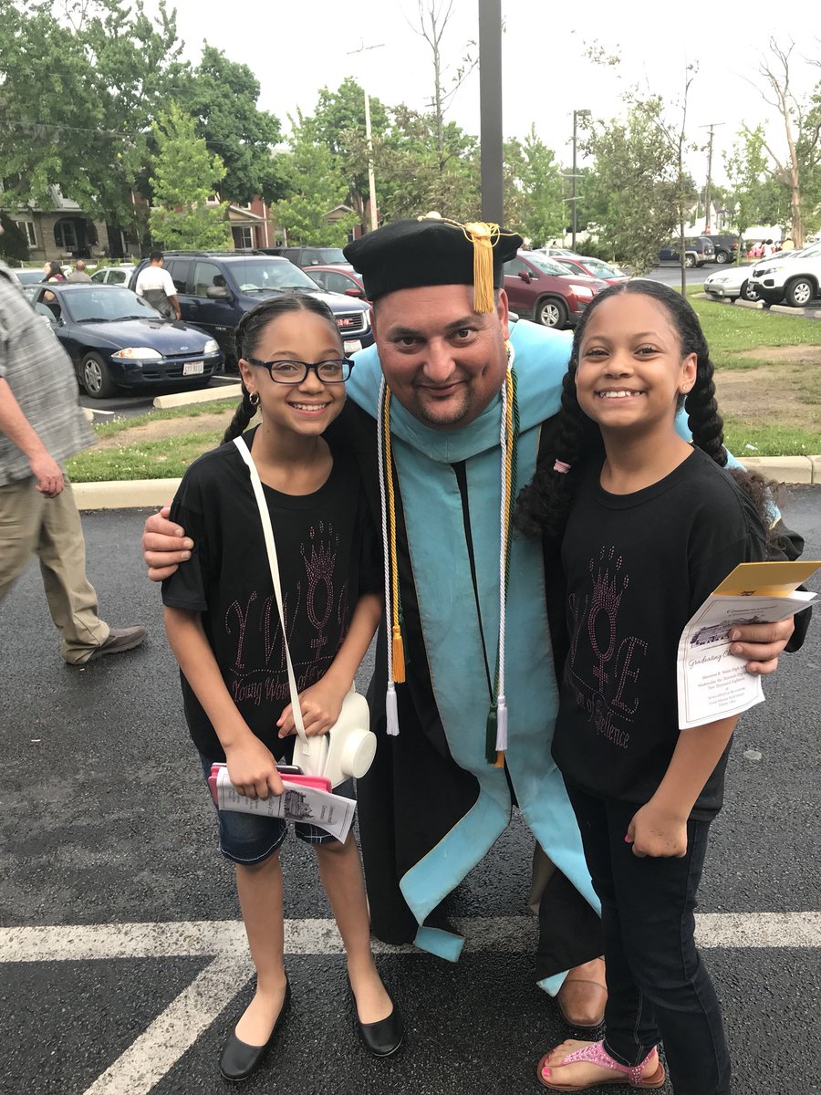 _VikingNation_'s tweet photo. @_VikingNation_ best part of the graduation was celebrating with future Waite Graduates!! Class of 2026!! Hire me someday I will work for you!! @TPSProud @romules_ #vikingsfirst #vikingsforlife #serving05ersfirst https://t.co/TxEoxVruIX