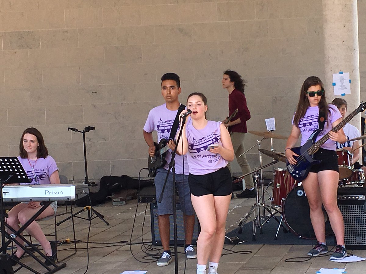 BirchwayNiagara's tweet photo. Congratulations to Jean Vanier students for another amazing Coeurs en Choeur in support of Women’s Place! Amazing what young minds and hearts can do to impact their community! #welland @TrishPoulin https://t.co/Bt7RgTkqjv