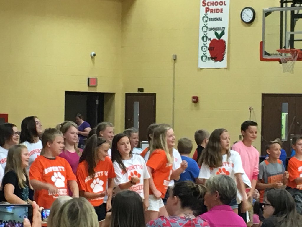 HHps_HHes's tweet photo. HHES Recognition Program 2018 #blessed #huskystrong https://t.co/5V28ZoAdG2