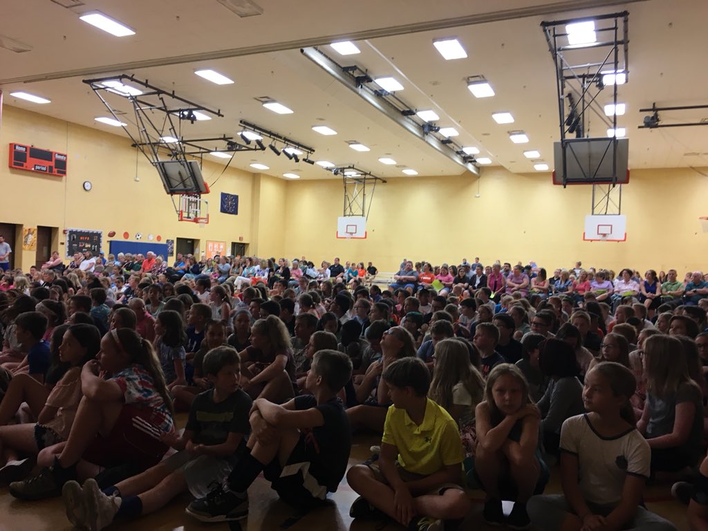 HHps_HHes's tweet photo. HHES Recognition Program 2018 #blessed #huskystrong https://t.co/5V28ZoAdG2