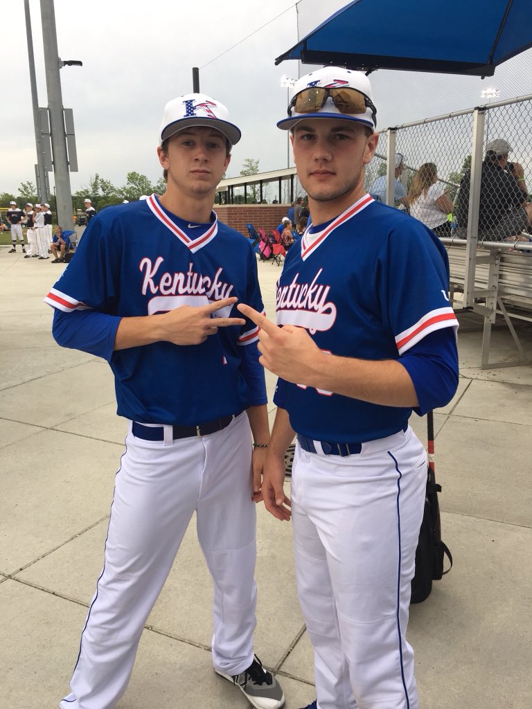 BarthurBen's tweet photo. Happy birthday homie !! @shojnacki30  lil #tbt #shareyourcake 🎉🎁 https://t.co/C1EMdkFu5y