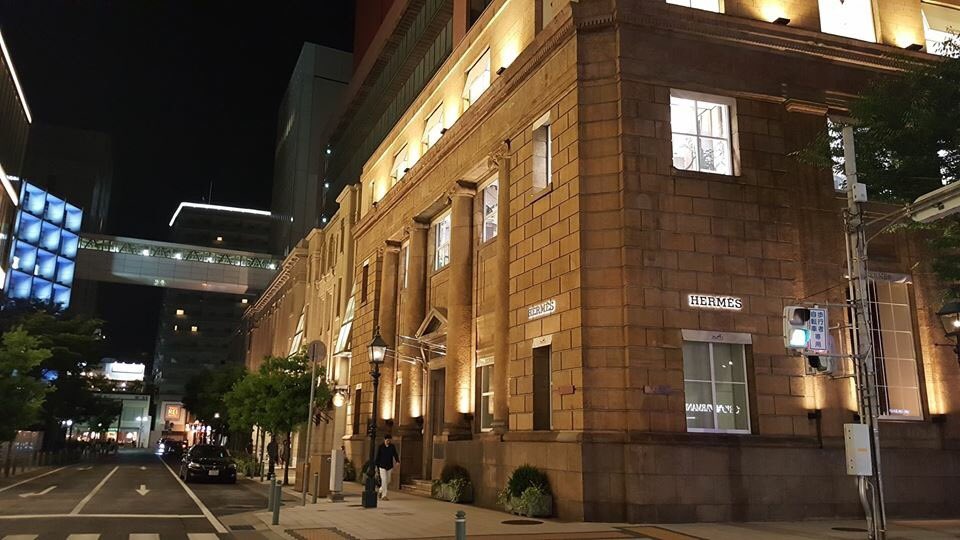 DinnerWhite's tweet photo. この週末は、旧居留地がステキなディナー会場に。神戸ホワイトディナーの参加チケットをお持ちでない方は、20:00からオリエンタルホテル神戸でのアフターパーティーをお楽しみください。
#神戸ホワイトディナー
#神戸
#旧居留地
#オリエンタルホテル神戸
#tomoyujitanaka 
#ホワイトパーティー
#BEAMS https://t.co/lGkaxIfA3u