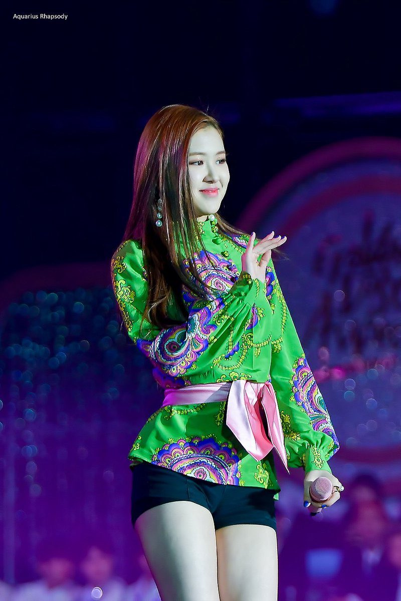 Green BLACKPINK (I don't know if Jennie's outfit it's green but i didn't  find another one lol) #dafBAMA2018BLACKPINK @ygofficialblink