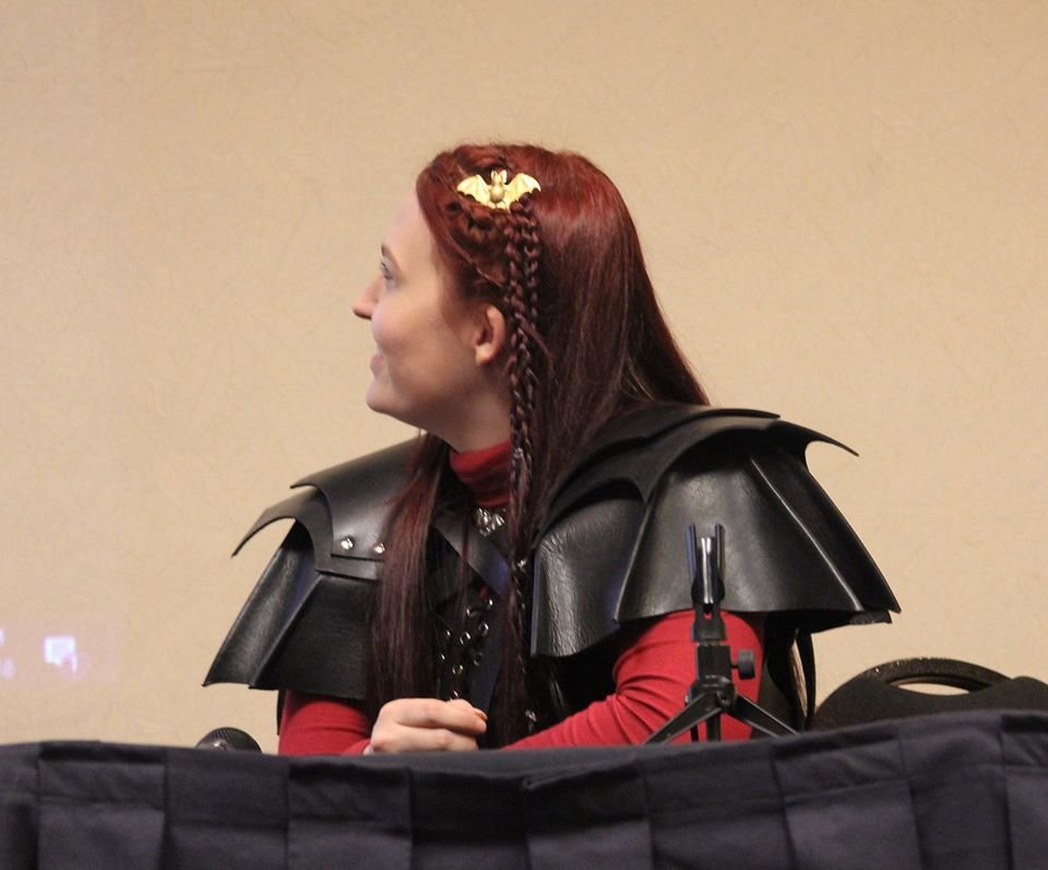 IceAndFireCon's tweet photo. Look at these warrior braids on @MeereeneseKnot as Danielle Lothston! #asoiaf #iceandfirecon2018 This #asoiafcosplay was so awesome. https://t.co/JoWVvhzxXJ