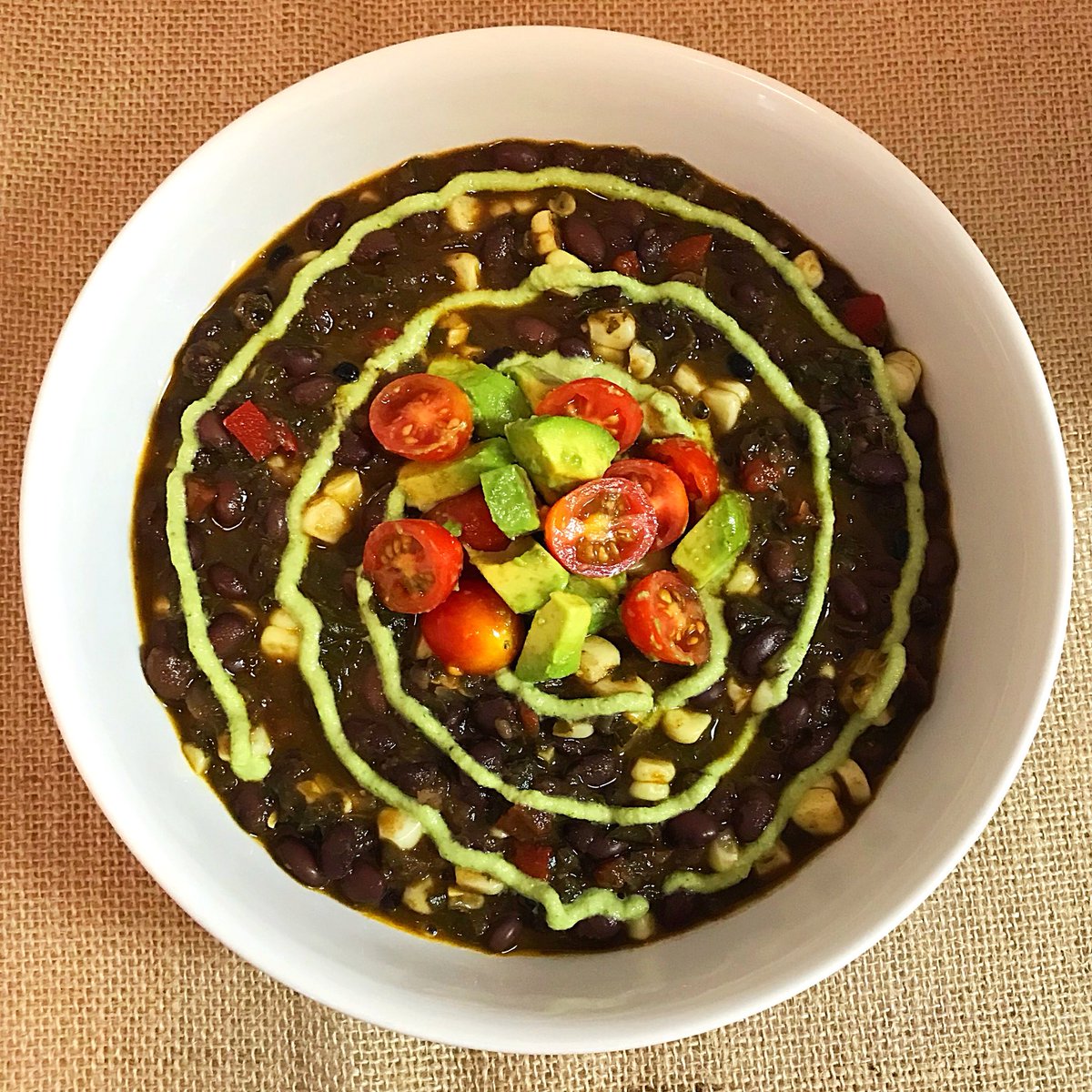 BottomlessVegan's tweet photo. Dinner tonight is chipotle black bean and corn chili with Spicy Cilantro Crema. Btw crema recipe coming tomorrow🤩 #vegandinner #plantbaseddinner #veganfoodshare #whatveganseat #veganinreallife #veganblogger #poweredbyplants #vegansofsocal #dinnerbowl https://t.co/BMuH6WwZsA