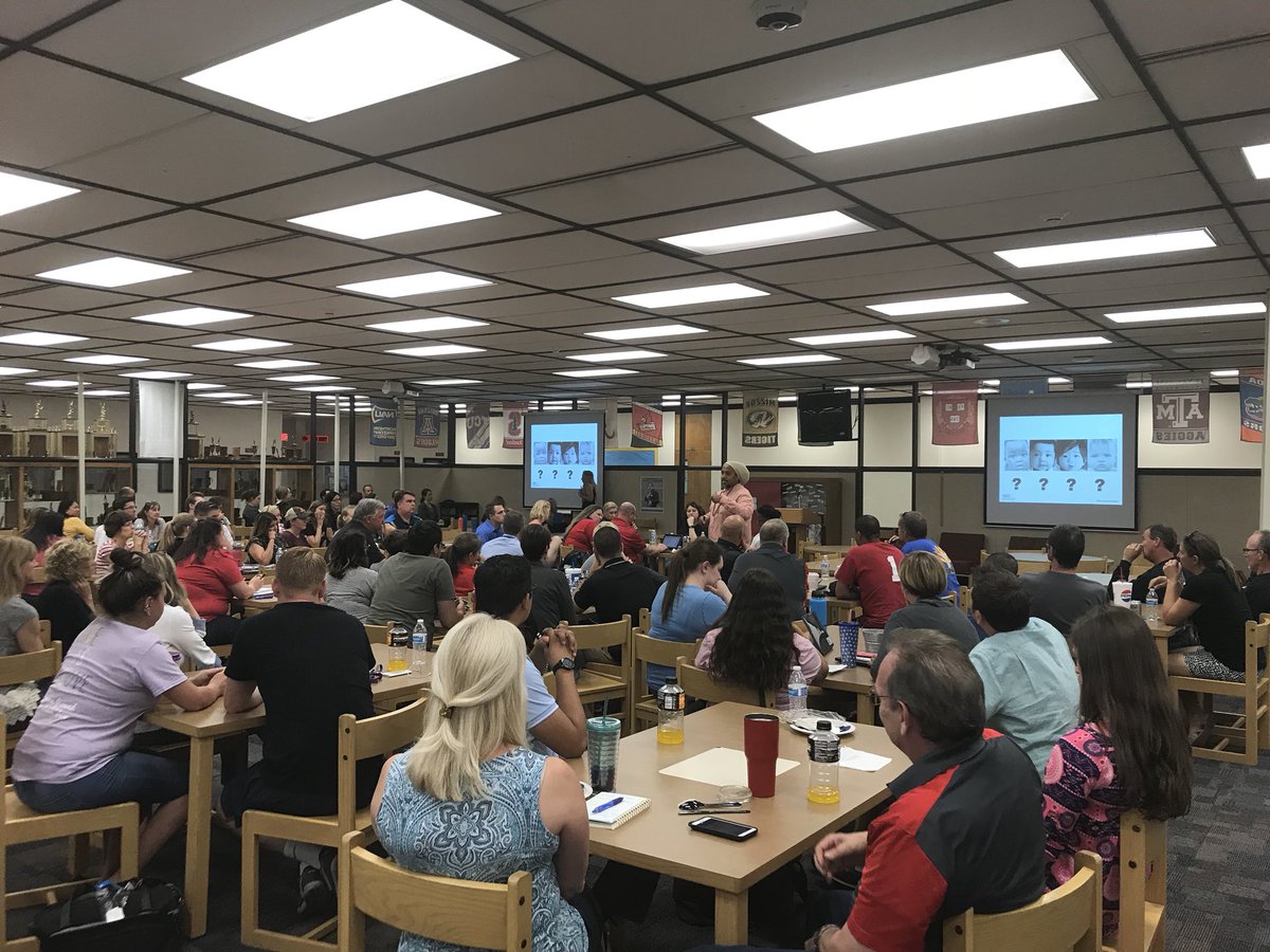 GMilbrandt_CHS's tweet photo. Great workshop with Calvin Terrell today! #Campusofchampions https://t.co/wYLIqqn3wa
