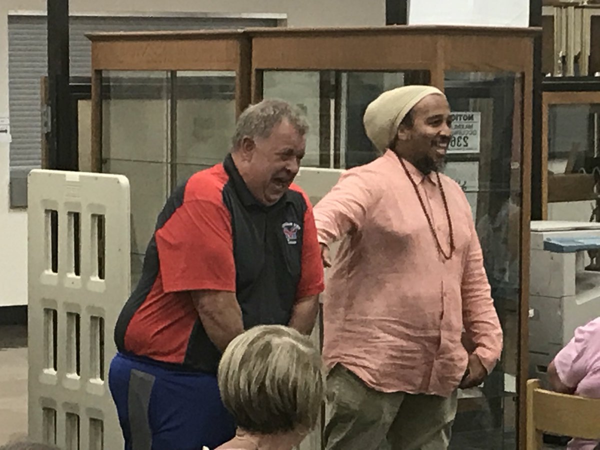 GMilbrandt_CHS's tweet photo. Great workshop with Calvin Terrell today! #Campusofchampions https://t.co/wYLIqqn3wa
