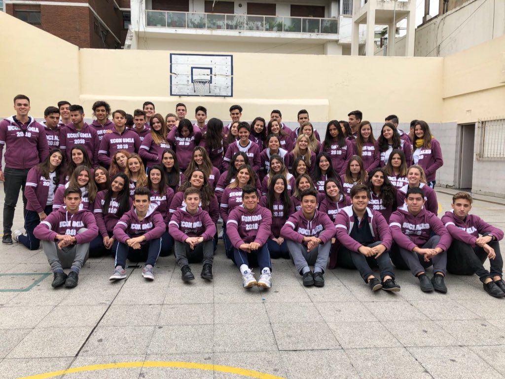 PioXIIAv's tweet photo. Le deseamos un exitoso 2018 al estudiantado del  Instituto Pío XII!!! Iniciamos nuestra conexión dándole la bienvenida a la Promoción 2018 https://t.co/s5uM7vroXY