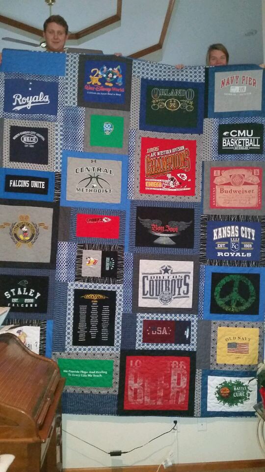 DylanEarley's tweet photo. If anyone in or around Fayette sees this quilt. Please contact me or the Fayette city police department. It, among other things, was stolen from my duplex at 401a Oaklawn Ave in Fayette early Monday morning. A witness described a silver van parked out front around 2am. https://t.co/as6gbSozM8