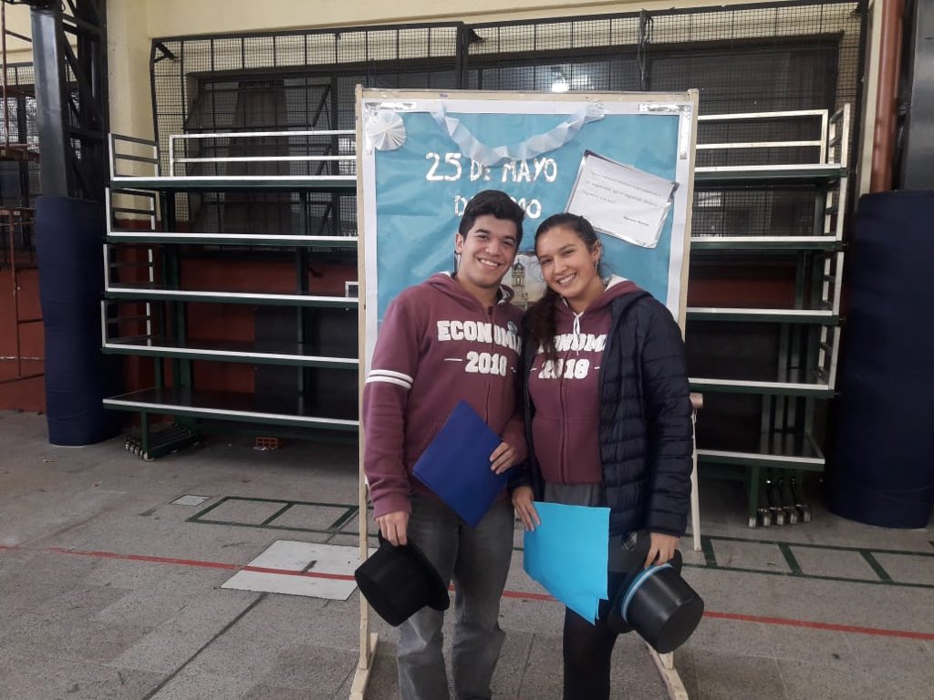 PioXIIAv's tweet photo. Compartimos con ustedes algunos momentos de nuestro Acto por el 25 de Mayo 🇦🇷🇦🇷Viva la Patria!!! Contamos con la colaboración de nuestros futuros egresados 2018 y como no podía faltar La banda de música del Instituto Pío XII 🎶👏🏻que bien suenan 👏🏻👏🏻 https://t.co/B7c38W0atx