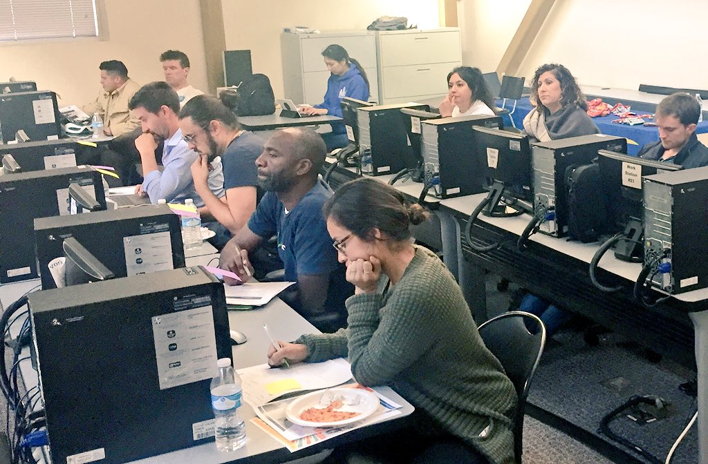 CityofLAFinance's tweet photo. Data, community, &amp; business coming together as part of our city’s #dataliteracy efforts. 

Have you explored our available datasets about all businesses ever registered &amp; currently active businesses? Both available at https://t.co/jMcxfMW808

Great work by @EmpowerLA &amp; partners! https://t.co/iJHXm3uodP