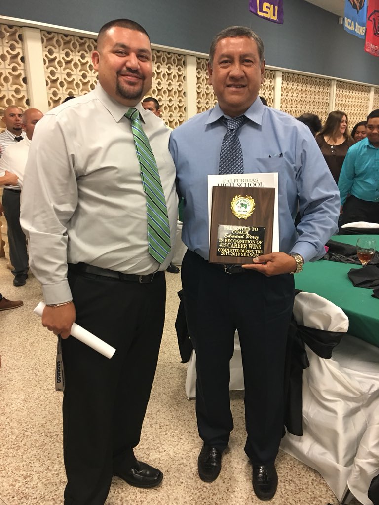 4atrevino's tweet photo. 415 career wins!! An honor playing for him and a privilege working underneath him! https://t.co/fVbq7nDKW4