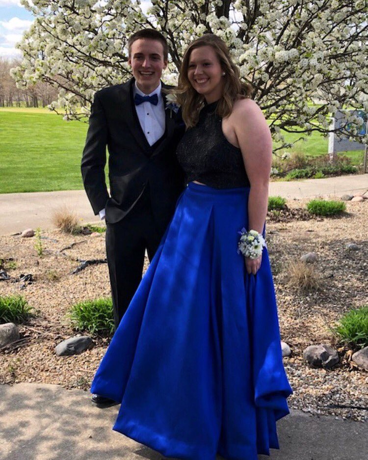 2Cuteprom's tweet photo. Another stunning #2CutePromGirl 🤩💙👑💋🎉 
•
•
•
Tag us or DM us your prom pictures in 2 Cute to be featured 💥
•
•
#2cute #2cuteprom #prom2018 #prom #promdress #bluedress #gorgeous #stunning #beautiful #beautifuldress #2cutepromgirls #toocute https://t.co/MMHauDC3kM