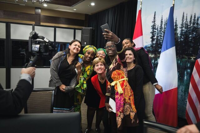UNICEFCanada_FR's tweet photo. Aujourd’hui plus que jamais il importe d’investir dans #Éducation et #autonomisation des filles et des femmes. Ces incroyables jeunes femmes #AfriqueduSud #Bénin #Jamaïque #Liban #Mali et communauté #Wikwemikong en sont la preuve. #MonG7Dev @DevCanada @mclaudebibeau #monG7 https://t.co/k1pOqraNGf