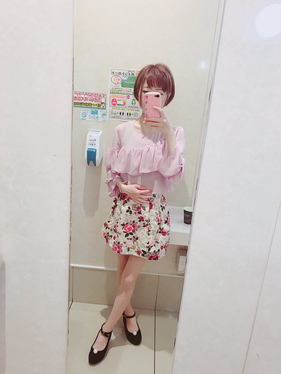 ni5_le's tweet photo. なんと昨日ついに生理きました🙋‍♀️✨
高校生の時にもホルモン治療したり入院して体重増やしても来なかったのに、昔より体重はなくても体力なり食べる物なり気持ちの変化が大きかったのかなあって😌🌱

1枚目が最近
2～4枚目が半年前

最近少しバストアップもしました🤣 https://t.co/WKEhMCEy7O