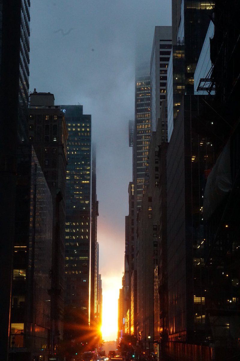 RT <a href="/adallos/">andrew dallos</a>: Manhattanhenge 2018 looking down 42nd street tonight #Manhattanhenge2018 <a href="/b0yle/">Alan Boyle 👽</a> <a href="/NBCNewYork/">NBC New York</a> <a href="/NBCNews/">NBC News</a> <a href="/agreatbigcity/">A Great Big City</a> @NYCDailyPics <a href="/MSNBC/">MSNBC</a> <a href="/NBCNewsPictures/">NBC News Pictures</a> <a href="/MaddowBlog/">Maddow Blog</a>