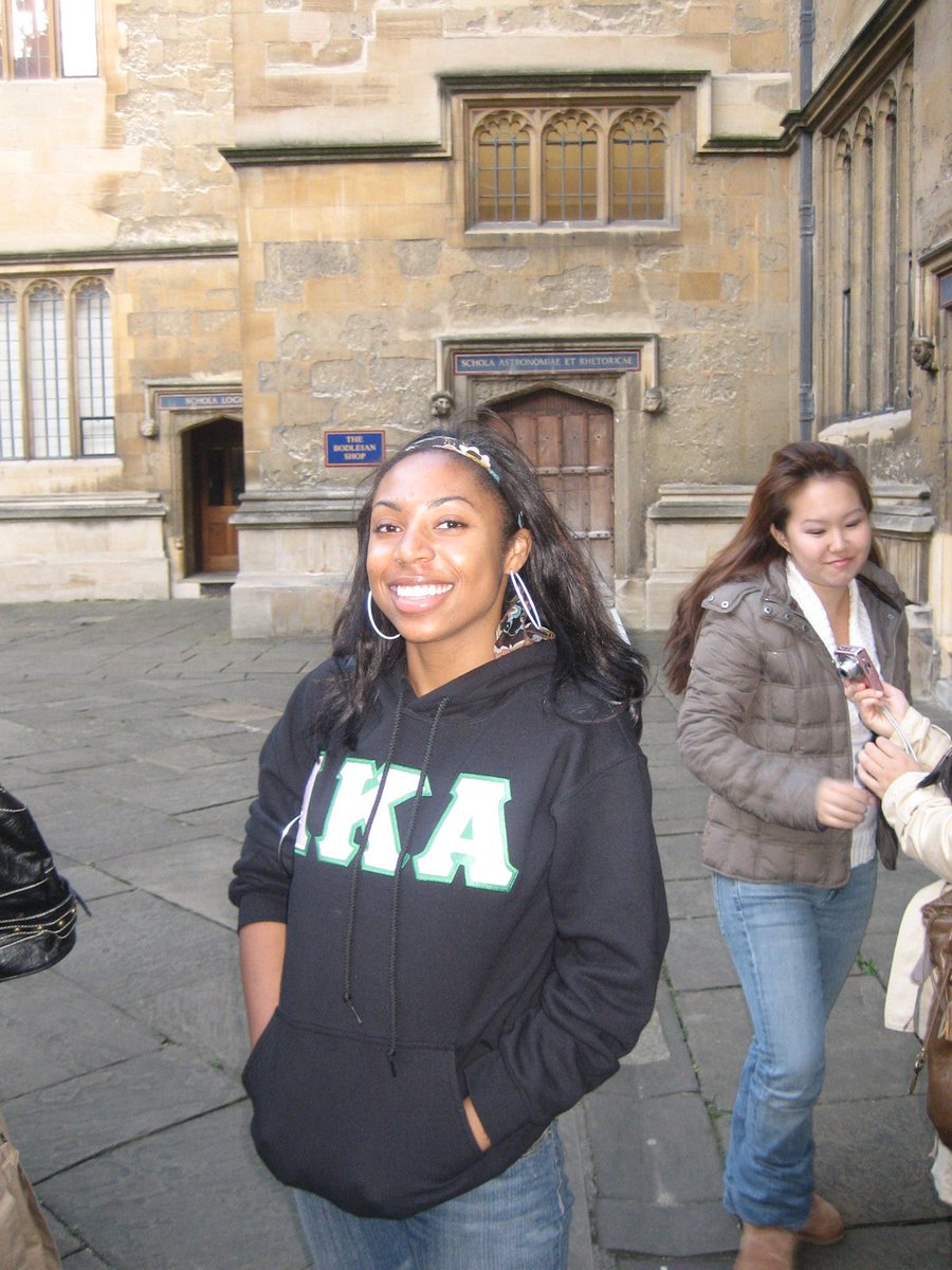 LettersStanford's tweet photo. Study abroad in Oxford: “On the tour they showed us places where the movie Harry Potter was filmed. We also visited the colleges where Bill and Chelsea Clinton studied, Lawrence of Arabia, and Tony Blair. The city has so much history and beautiful architecture.” -Tamandra M., ‘07 https://t.co/wk1tqlbsJi