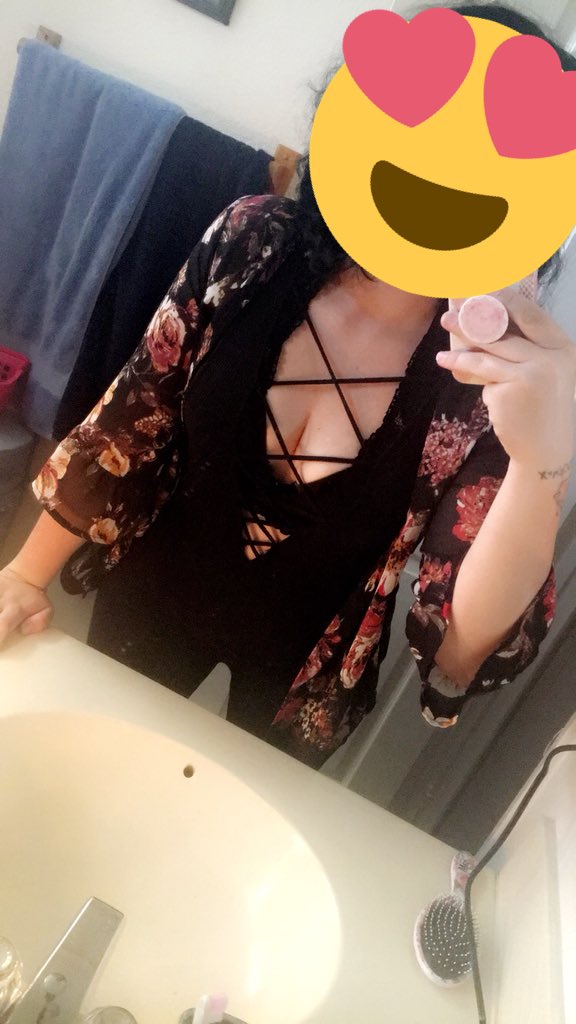 AmberFlur's tweet photo. That moment you don’t like the way your face looks in a picture. 
But that outfit tho. 😍 

#findombrat #paypig #cashslave #cashmistress https://t.co/F5cqsx6C7q