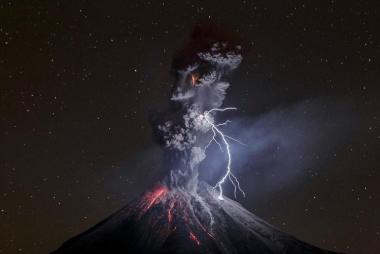 GOPPollAnalyst's tweet photo. Someone amazing sent me this. 😊

Mexican photographer Sergio Tapiro, a self taught photographer, spent 14 years taking 300,000+ photos of this volcano. Only 100 were good. Until it erupted in  Dec 2015. It won National Geographic’s photo of the year in 2017. 💯 real. https://t.co/fI4XrfbzEk
