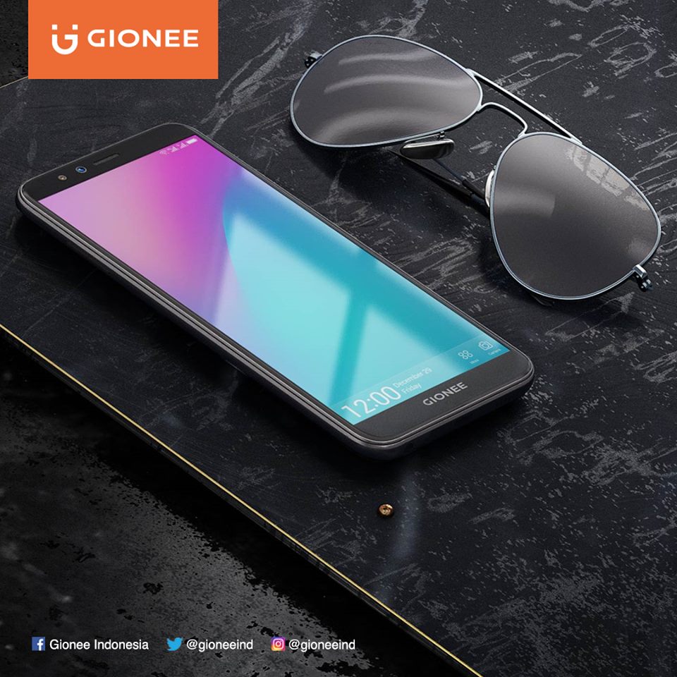 GioneeInd's tweet photo. #GioneeS11Lite hadir dengan inovasi desain yang tidak hanya elegan namun juga mudah untuk digenggam yaitu superior design four-sided curved 3D Glossy. Smartphone ini juga tersedia dalam dua pilihan warna stylish yang dapat Anda pilih, yaitu Gold &amp; Black.
#Gioneemobilesindonesia https://t.co/5xaUU9M1DZ