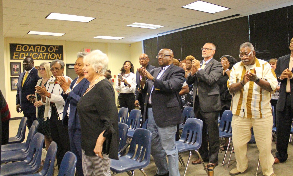 RockdaleSchools's tweet photo. RCPS welcomes new Superintendent Dr. Terry Oatts, who was sworn in today! https://t.co/prEKqhQDnq
More photos at https://t.co/DQh7z05AF2 https://t.co/3WE1ma98Kt