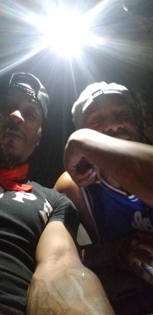 _OgBiggz's tweet photo. If it ain't bout that green paper nigga fuck that nigga get back cause me and all my niggas we don't trust that #Plug #TOPShit https://t.co/1sbEHIATAP