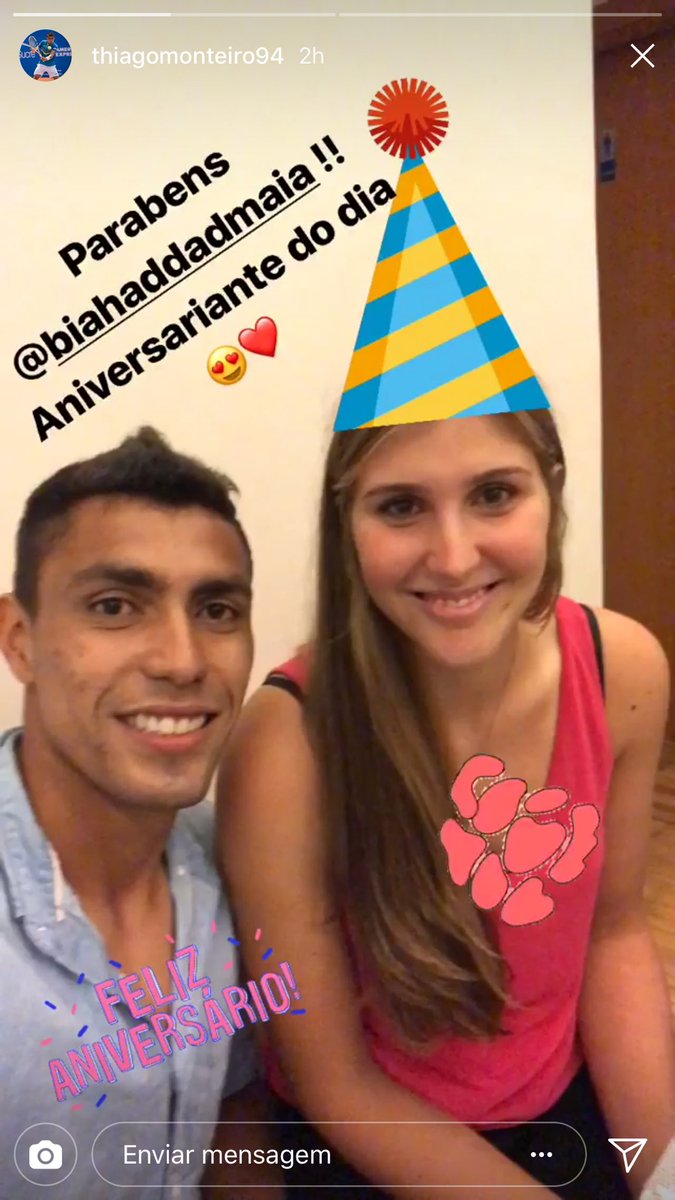 BreakPointBR's tweet photo. Thiago surpreendeu a Bia no aniversário com buquê e tudo. #Biago https://t.co/0SdUK9bD79