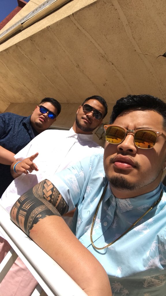 TUILAEPA6's tweet photo. Wishing I was still in Vegas, poolside with the mates. Can’t wait for next year! #VivaLasVeg(ass) https://t.co/OxjE8ypfx7