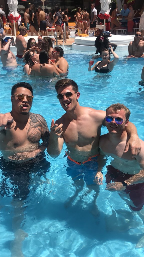 TUILAEPA6's tweet photo. Wishing I was still in Vegas, poolside with the mates. Can’t wait for next year! #VivaLasVeg(ass) https://t.co/OxjE8ypfx7