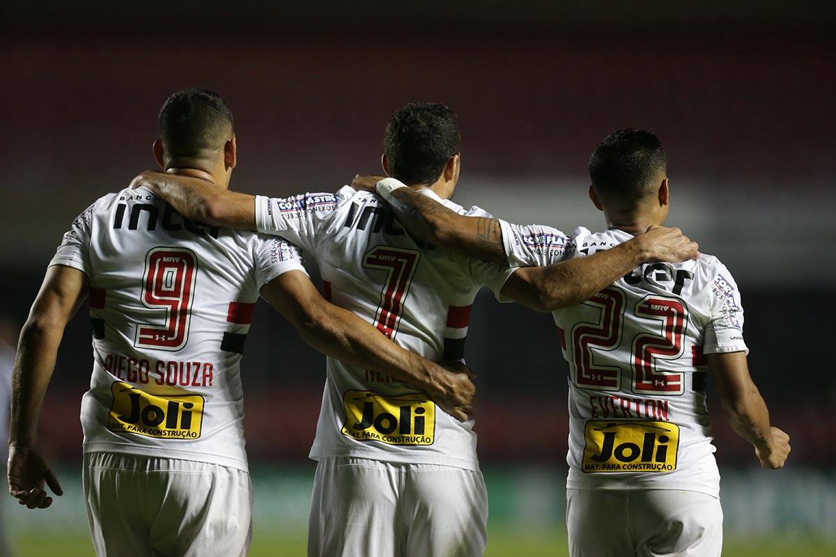 SaoPauloFC's tweet photo. Veja fotos exclusivas e o relato da vitória do Tricolor, com grande atuação do ataque The END #VamosSãoPaulo 🇾🇪

https://t.co/3uUpoMMy2J https://t.co/2Um6uaO2U3