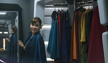 "Yes i'm a girl who likes capes... what's the problem?"